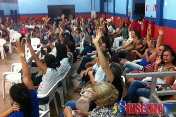 Após assembleia, servidores municipais de Rolim de Moura suspendem greve