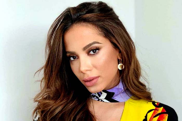 Anitta revela fobia de avião: 'Fico achando que o mundo está acabando'