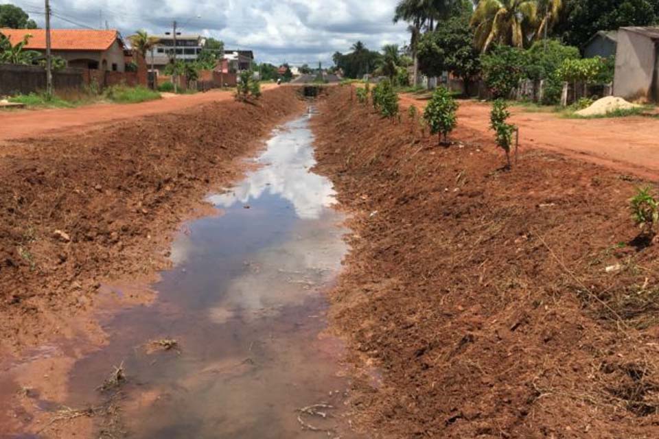 Prefeitura inicia limpeza de bueiros e igarapés; orientação é para que não se jogue lixos nos rios