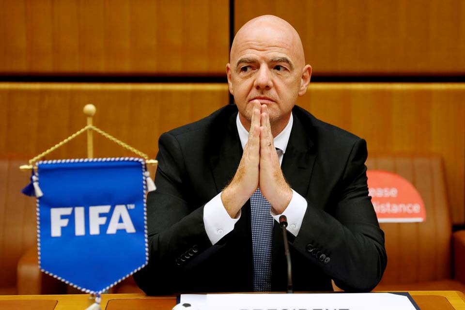 Presidente da Fifa, Gianni Infantino, é diagnosticado com covid-19