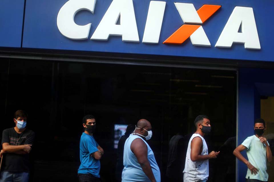 Caixa paga auxílio emergencial para 3,9 mi nascidos em junho