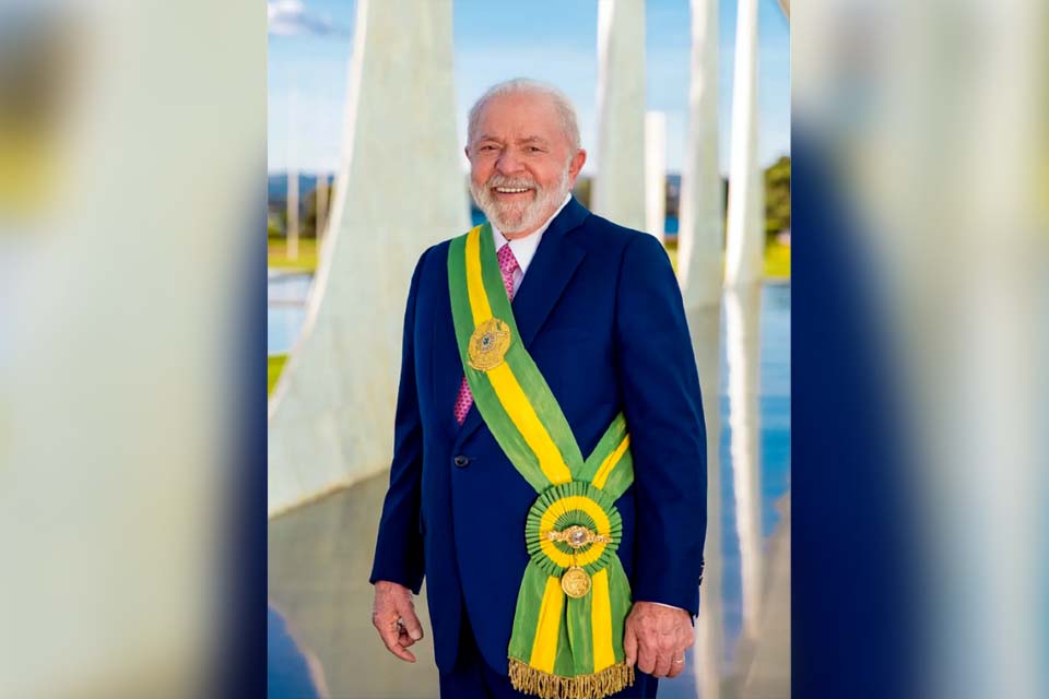 Lula divulga nova foto oficial como presidente