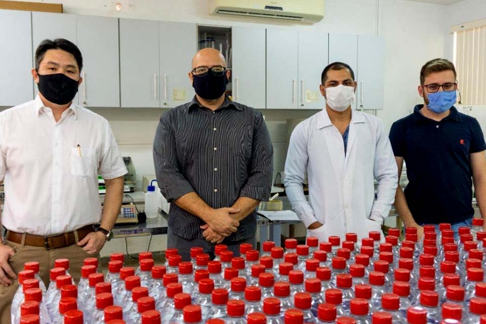 Prefeitura recebe doação de 140 litros de álcool em gel da UNIR campus