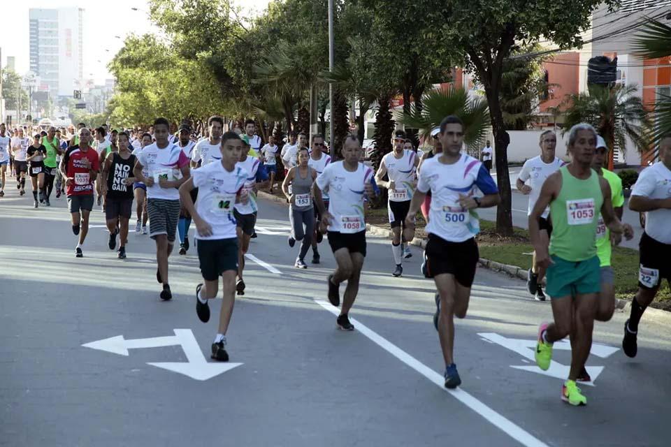 Atleta petropolitano promove rifa para participar de campeonato de