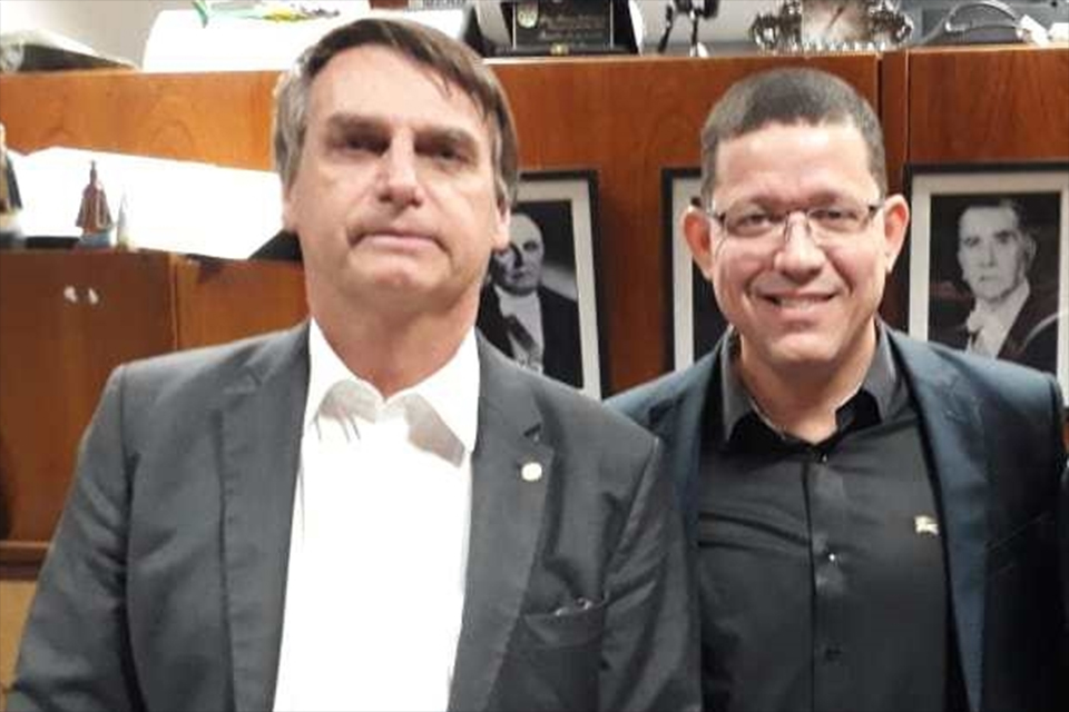 ICMS: Folha diz que Rocha foi o único a se manifestar favoravelmente a Bolsonaro após declaração contra governadores