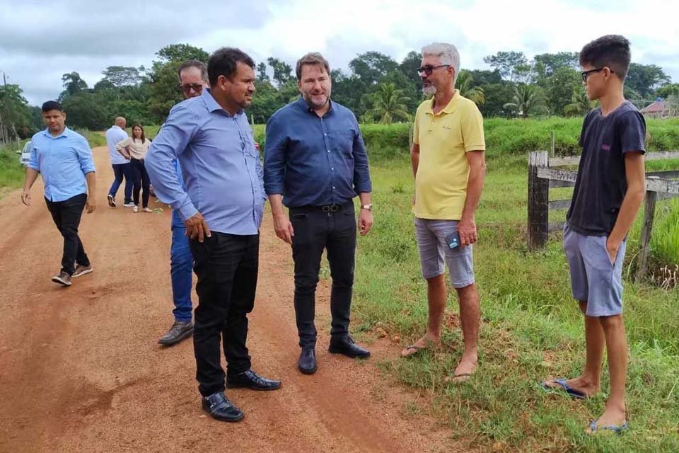 Alex Redano destina emenda para recuperação de linhas vicinais em Rolim de Moura
