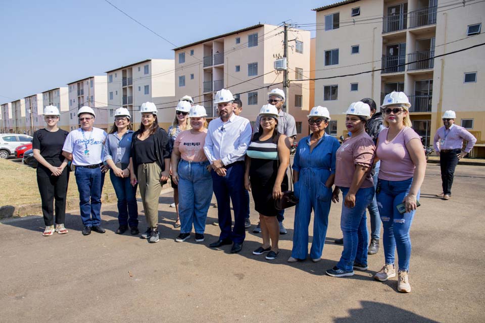 Prefeito Hildon Chaves visita as obras dos apartamentos recuperados graças a investimento do município