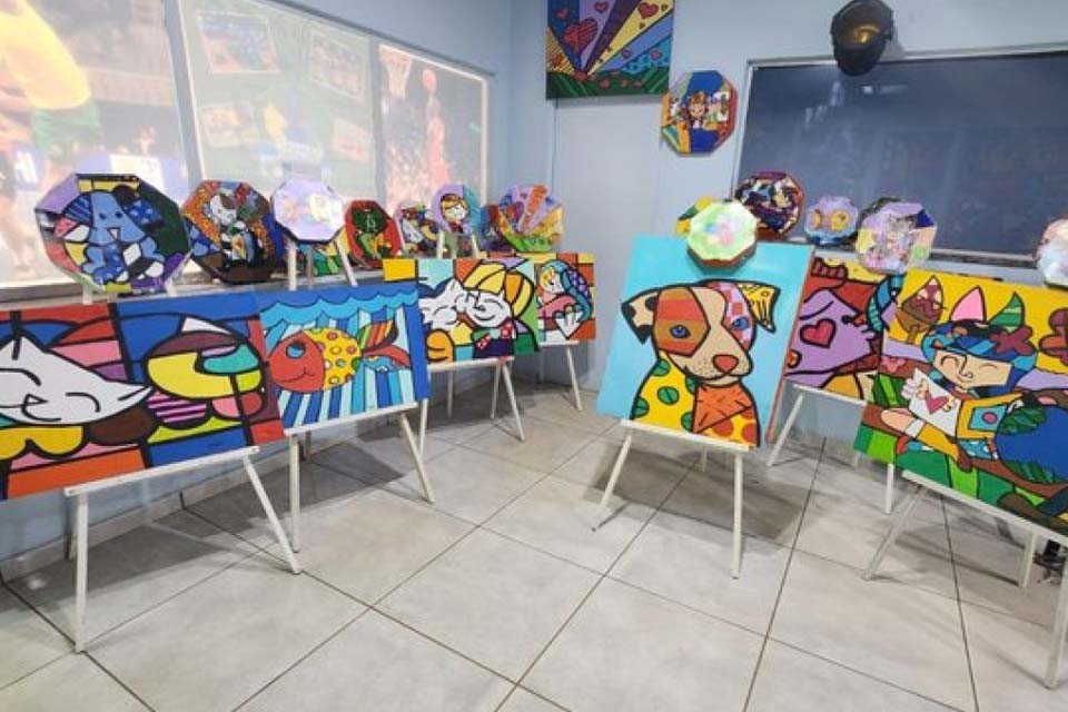 Alunos da Escola Lázara em São Miguel do Guapopé recriam obras de Romero Brito em projeto multidisciplinar