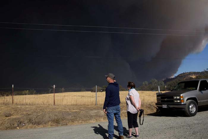 Incêndio: Autoridades retiram 30 mil pessoas da Califórnia
