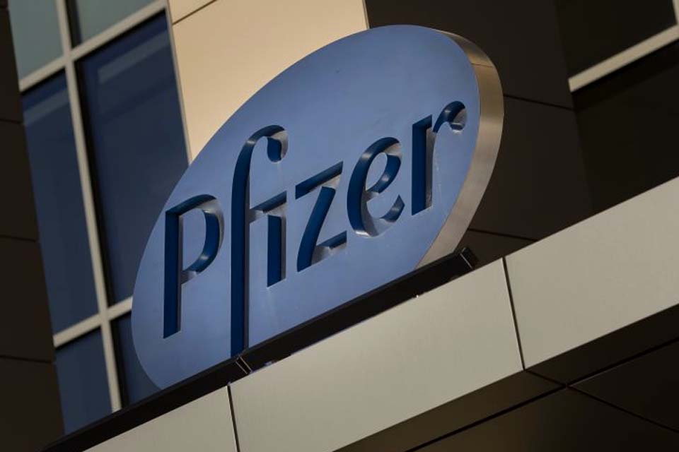 Pfizer inicia ensaio clínico de medicamento oral contra a covid-19