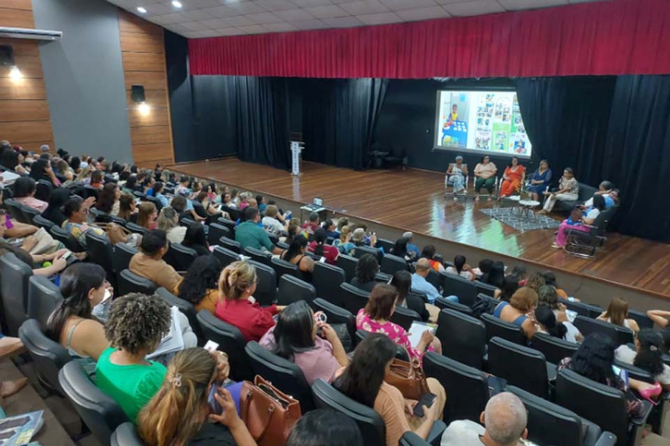 Oficina de Metas e homenagens às escolas com bom desempenho no Saero movimenta gestores da rede municipal