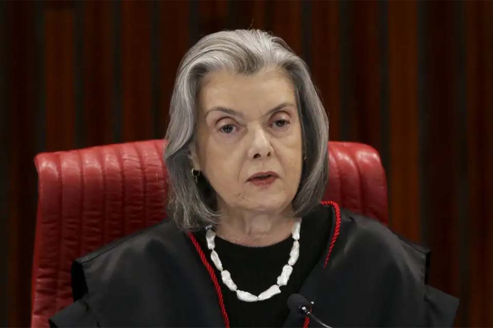 Cármen Lúcia diz que decisão judicial não pode ser descumprida