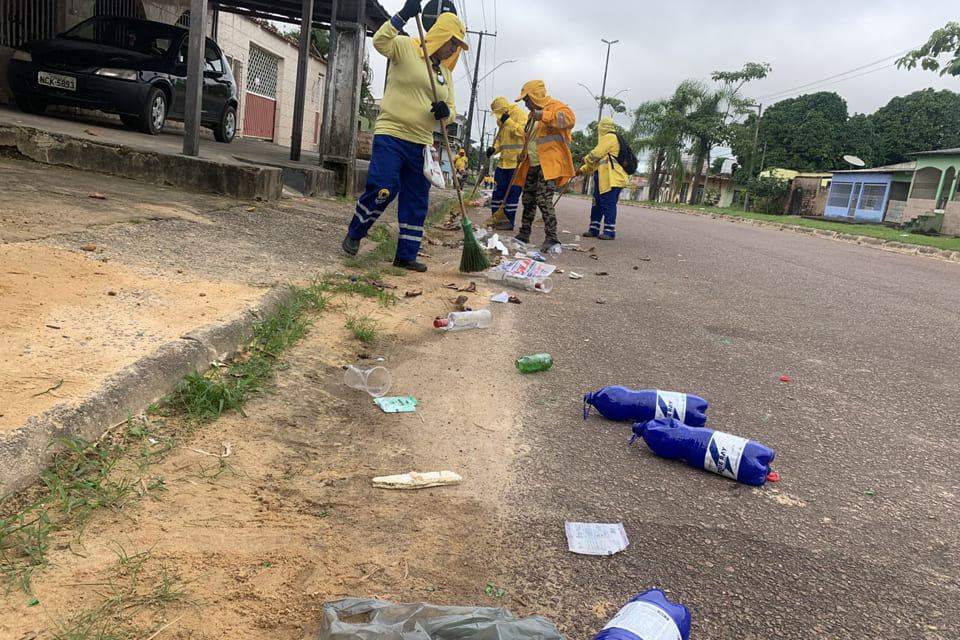 Prefeitura de Porto Velho promove limpeza de ruas que receberam blocos carnavalescos no último fim de semana