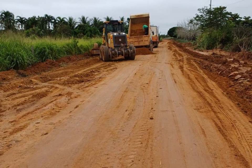 Linha 15 de Novembro, no Distrito União Bandeirantes recebe melhorias de infraestrutura