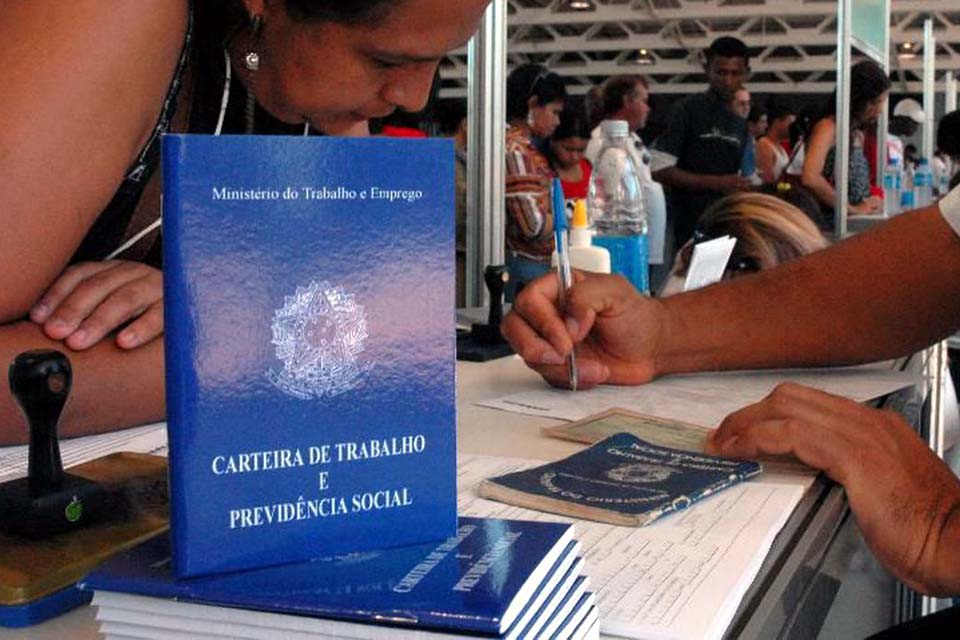 Rendimentos de todos os trabalhadores caíram em novembro, aponta Ipea