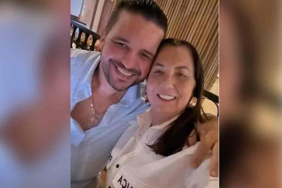 Mãe de Virginia Fonseca assume namoro com músico 20 anos mais jovem