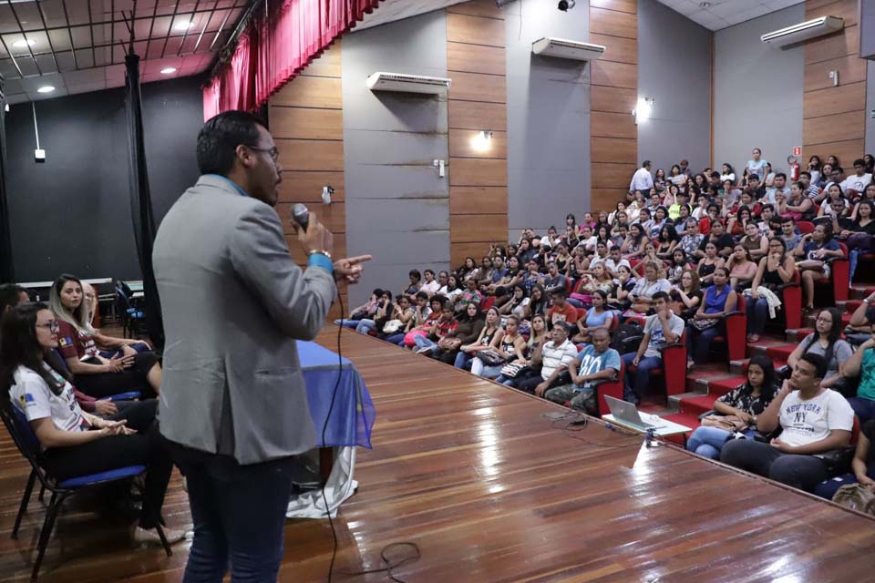 Prefeitura de Porto Velho realiza aula inaugural do Pré-Enem Municipal 2020 no Teatro Banzeiros