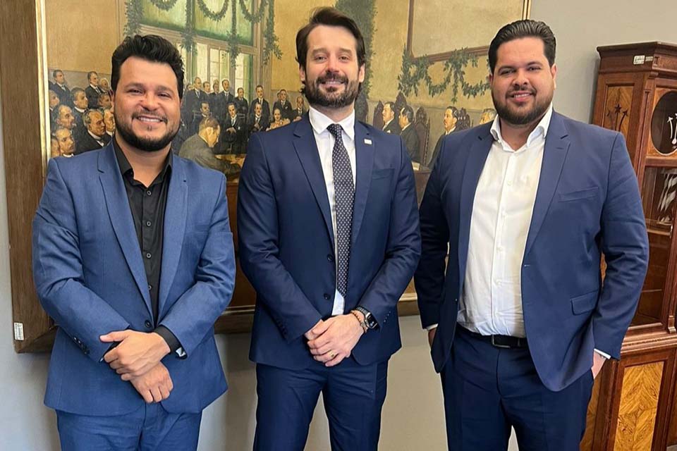 Deputados Jean Oliveira e Marcelo Cruz se reúnem com o secretário de Agricultura e Abastecimento do Estado de São Paulo