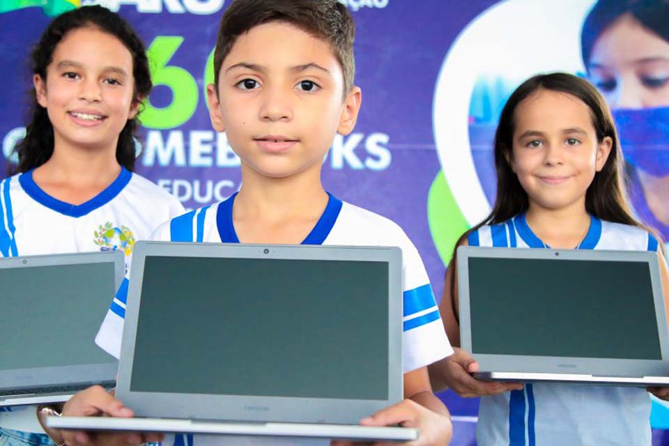 Prefeitura realiza entrega de Chromebooks para alunos de Tarilândia e Jaru Uaru