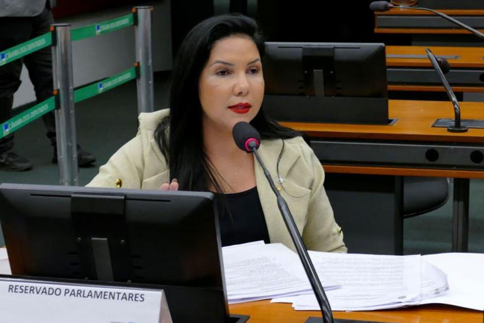 Deputada Cristiane Lopes tem PL aprovado que visa monitoramento eletrônico de agressores de mulheres