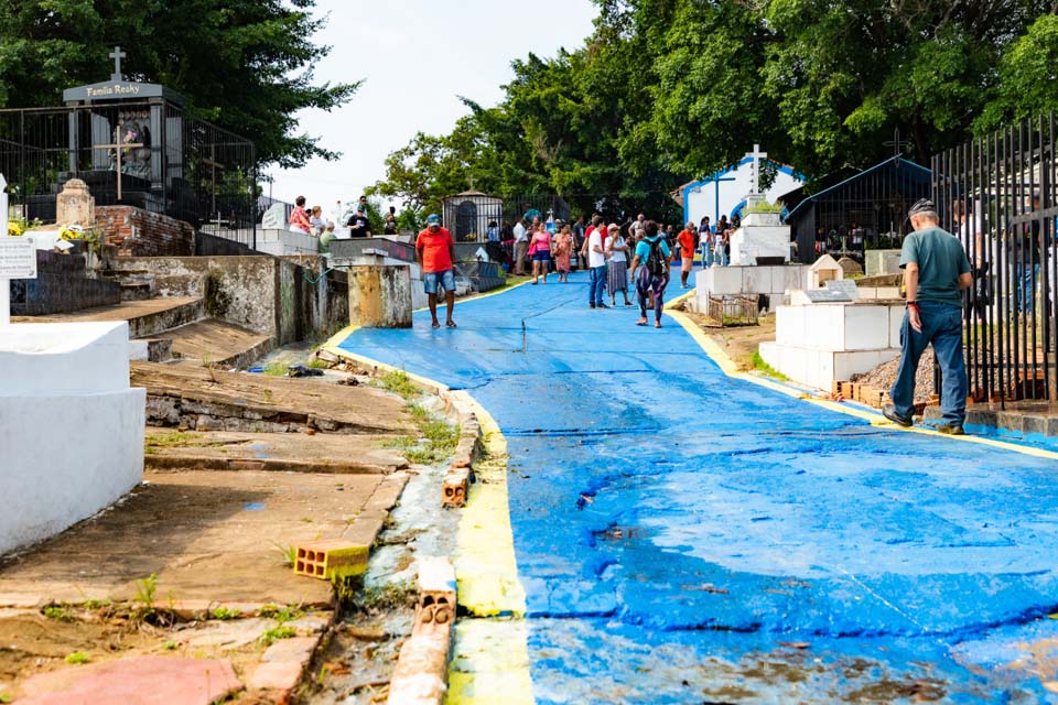 Prefeitura de Porto Velho melhora cemitérios, que recebem multidão no Dia de Finados