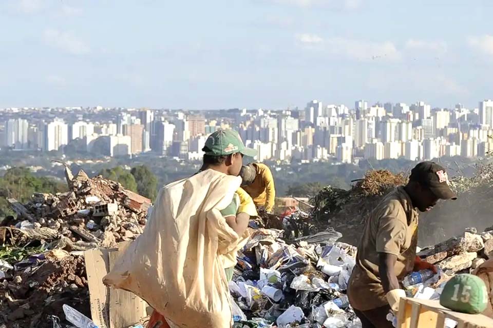 LIXÕES: Brasil destina 33 mi de toneladas em locais irregulares