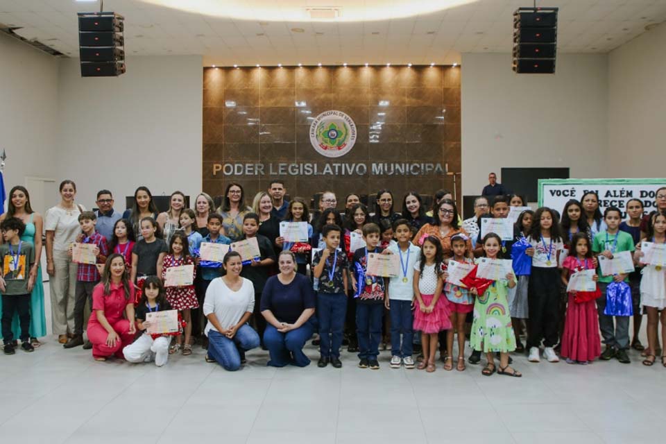 Alunos da rede municipal são premiados por se destacarem na Olimpíada de Matemática Mirim