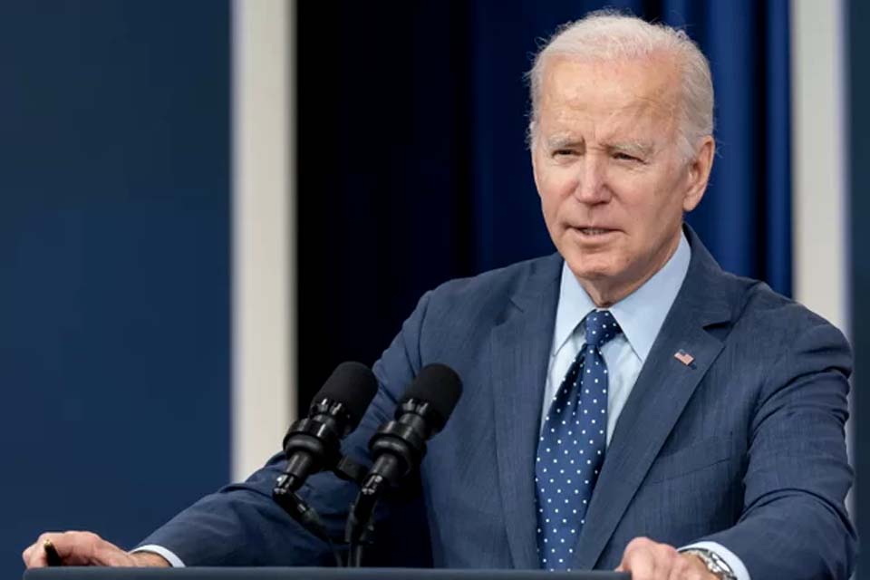 OVNIs derrubados pelos EUA seriam balões de pesquisa, diz Biden