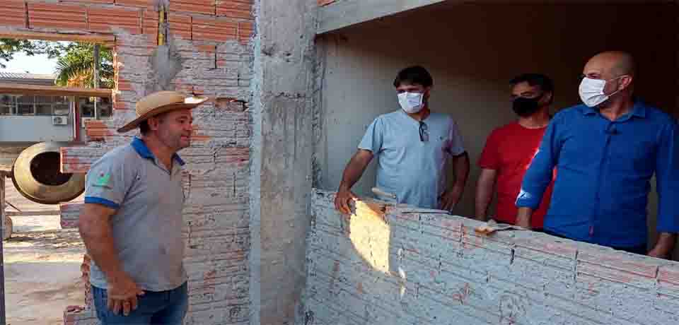 Ismael Crispin visita obras que estão sendo realizadas com emendas de sua autoria em Nova Brasilândia