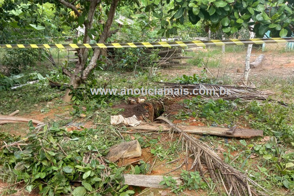 Homem é morto a golpes de facão e encontrado esquartejado em fossa