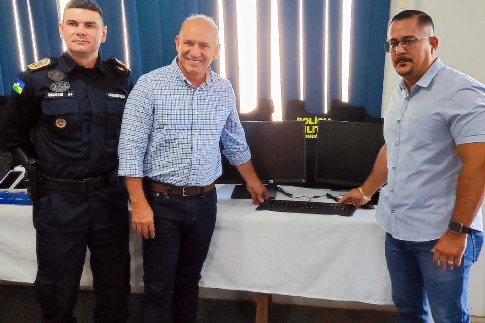 Ezequiel Neiva entrega computadores, notebook, nobreaks e mobiliário à PM em Vilhena e Chupinguaia