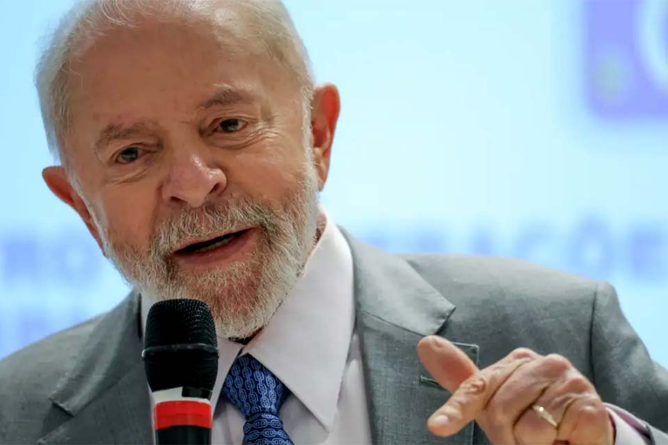 Lula critica privatizações de empresas públicas em visita à Telebras