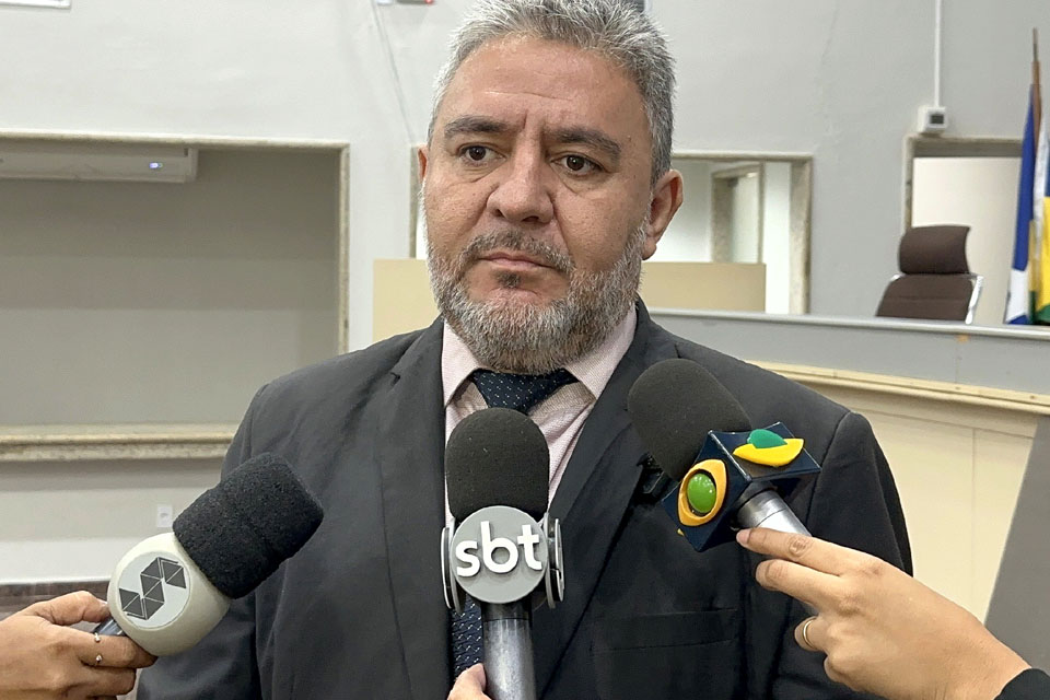 Vereador Everaldo Fogaça atende ao apelo dos moradores e solicita asfaltamento de ruas no bairro Marcos Freire