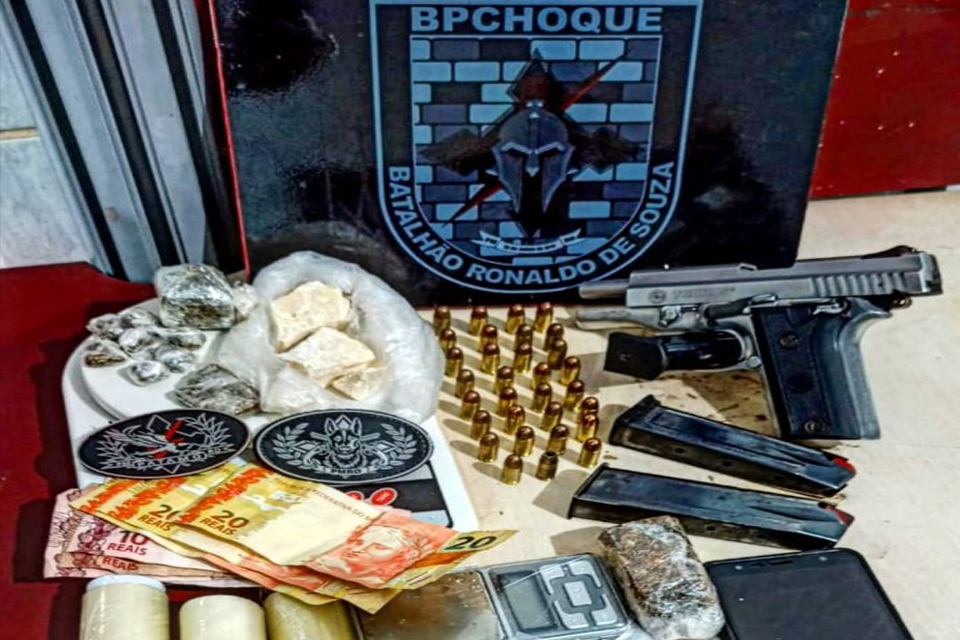  Polícia Militar fecham bocas de fumo apreendendo drogas e arma