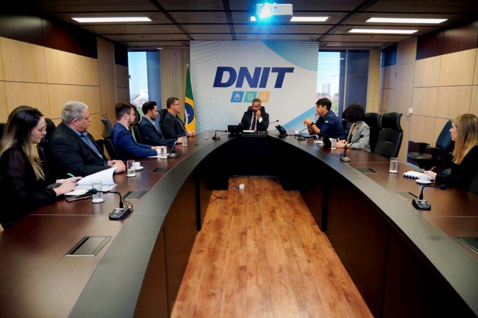 Rodovia Expresso Porto e projetos para as BRs 364 e 421 são debatidos pelo Governo de Rondônia em reunião com Dnit