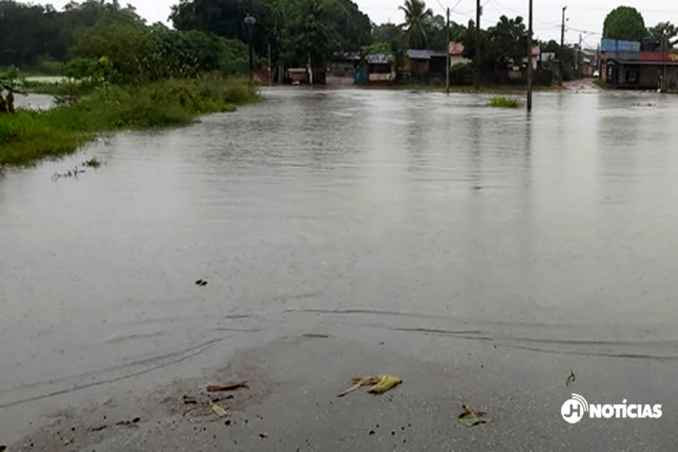 Nível do rio madeira transborda e água avança sobre o bairro Cain’água