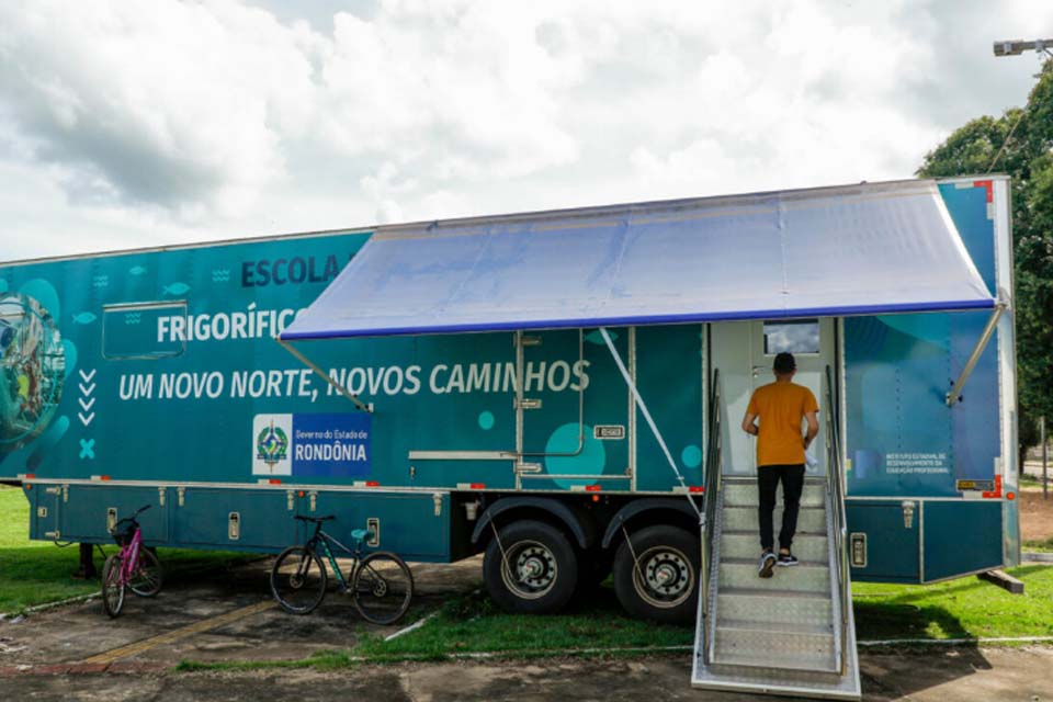 Escola Móvel de Piscicultura realiza oficinas durante exposição agropecuária, em Ariquemes