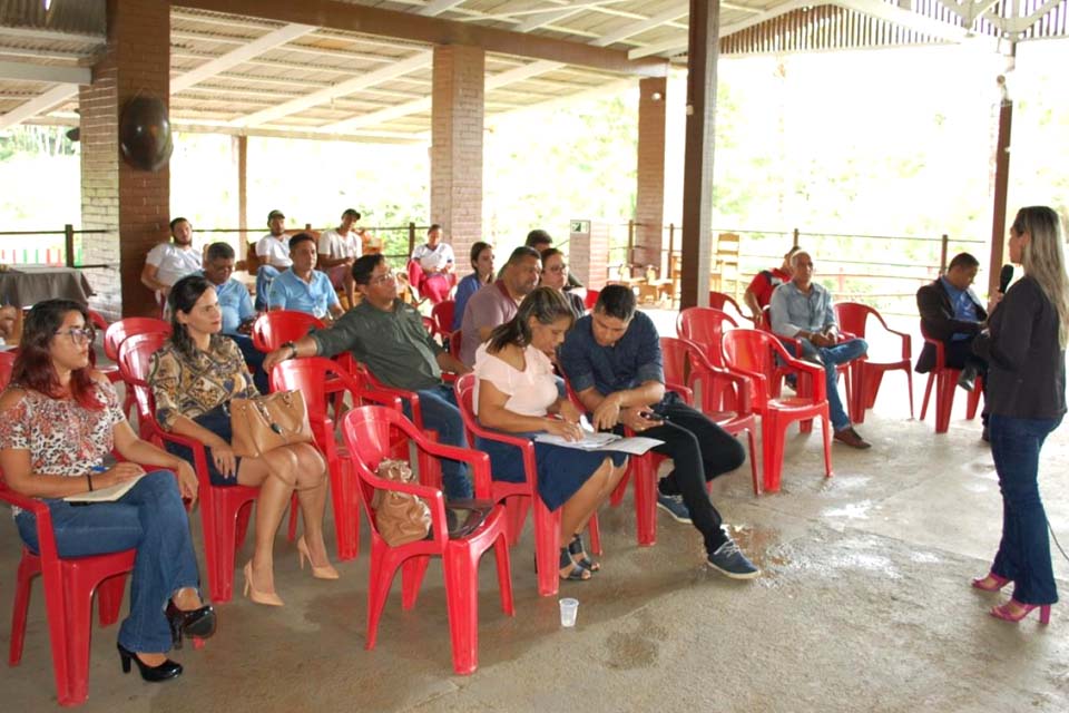 FUNCET se reúne com equipe do SETUR para debater sobre o turismo local e regional