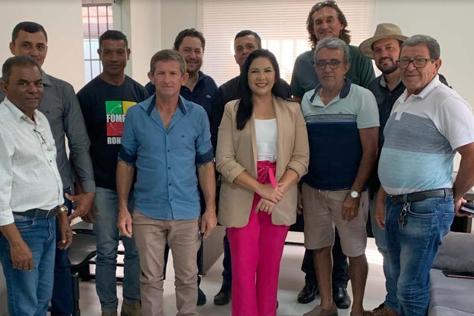 Deputada Federal Cristiane Lopes se reúne com lideranças políticas em várias cidades rondonienses