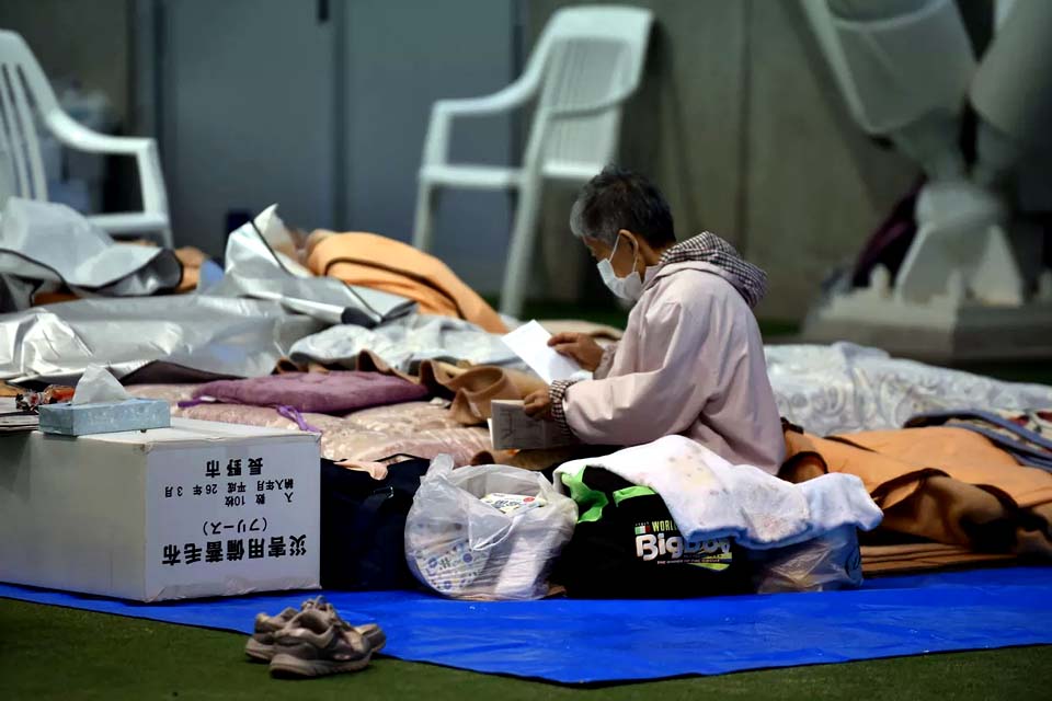 Abrigo rejeita morador de rua em meio a tufão e causa polêmica no Japão