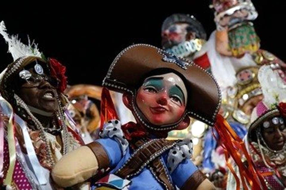 Gastos de turistas estrangeiros no carnaval deve superar em 39% valor de 2020, aponta CNC