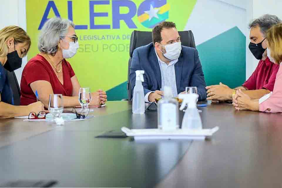 Presidente Alex Redano se reúne com dirigentes lojistas, que apresentam o Move Varejo