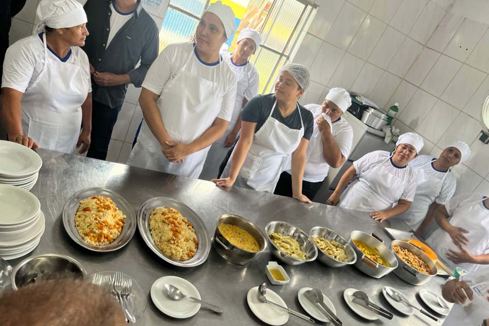 Comunidades ribeirinhas recebem curso de preparo de peixe e camarão