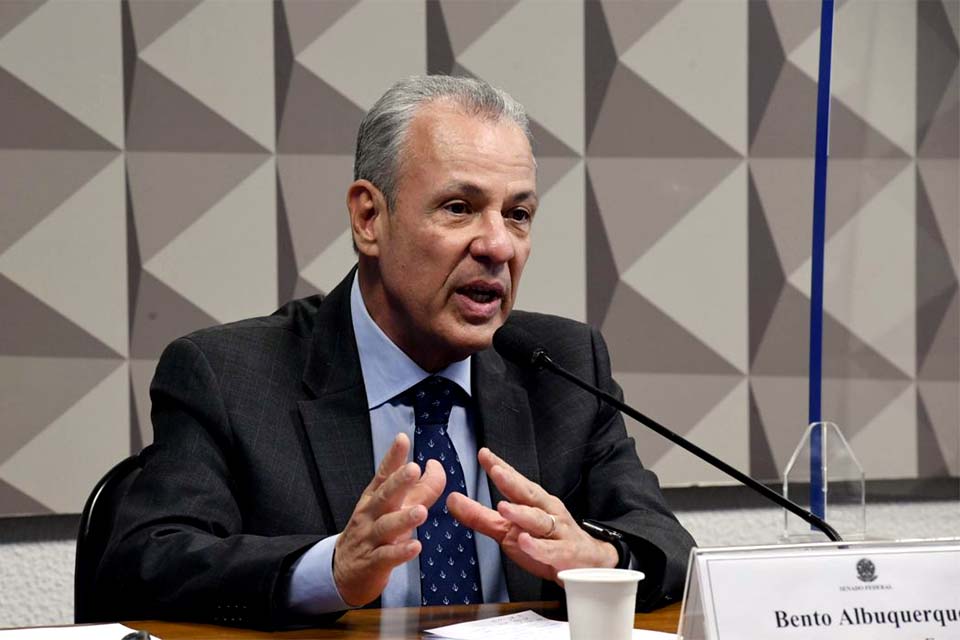 Ministro descarta risco de apagão no país por crise hídrica