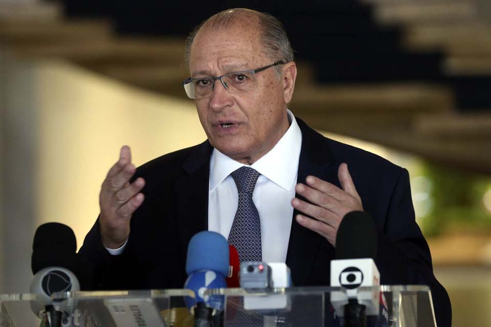 Alckmin diz que reforma tributária tem que ser feita neste ano