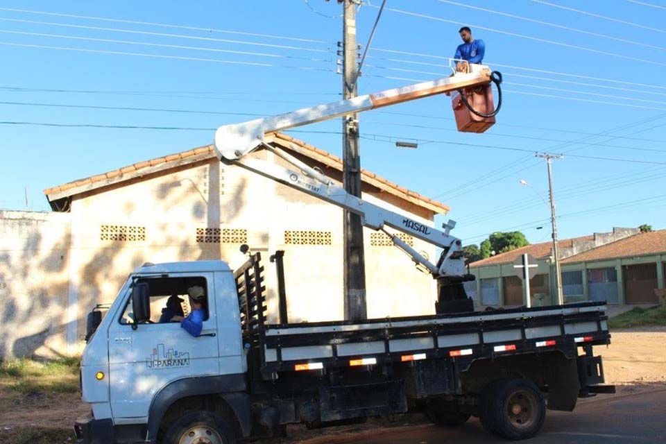 Prefeitura acelera serviço de manutenção da iluminação pública em todo o município 