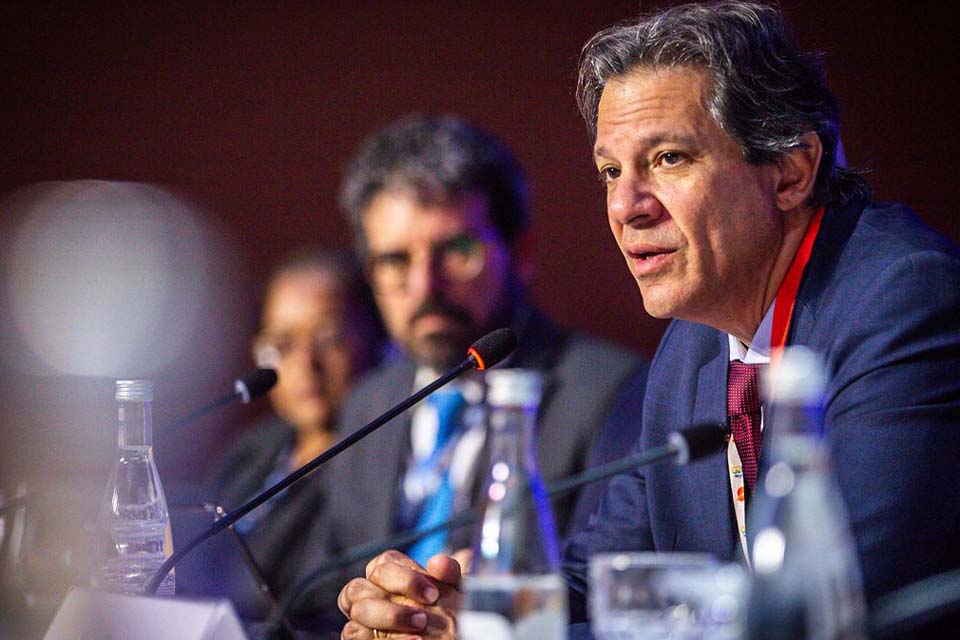 Cota do Brasil no FMI pode ser revista, diz Haddad