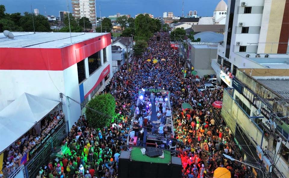 Banda do Vai Quem Quer segue tradição e arrasta multidão no Carnaval 2025