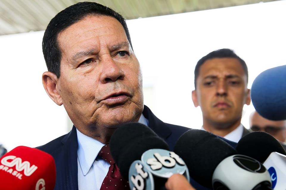 Mourão diz que pânico com coronavírus não com condiz com a realidade