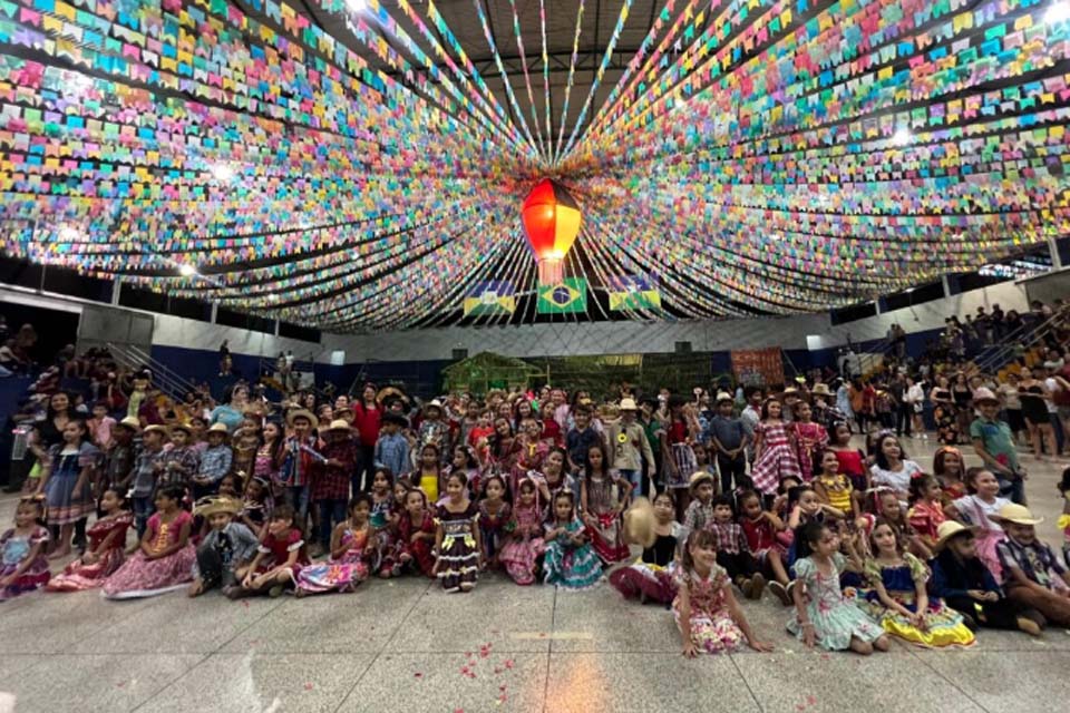 Primeira noite do Arraiá das Escolas Municipais de Jaru é sucesso de público